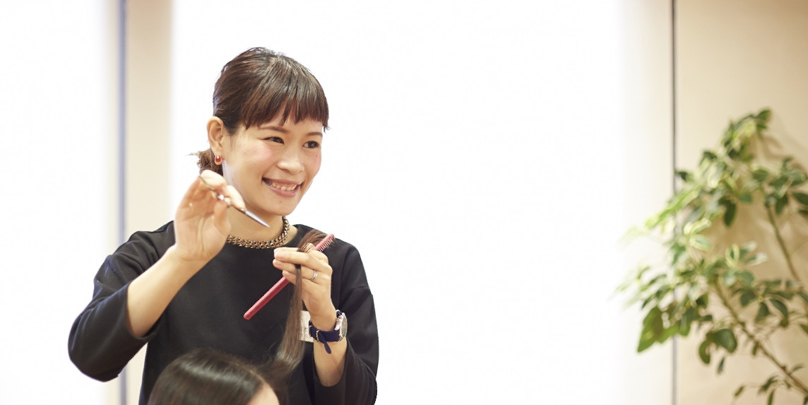 鈴木理恵さん 月0 万トップスタイリスト達成後 待望のママに ふたつの夢を叶えるために歩んだ道のりとは 連載記事 美容サロン経営を学ぶならホットペッパービューティーアカデミー