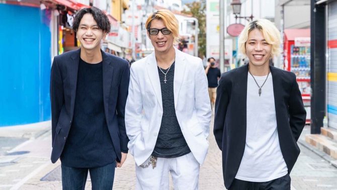 ONE’sグループ/平成生まれの若き代表3名!8業種の多角経営&最短3カ月デビュー… その圧倒的成長を、支えるものとは?